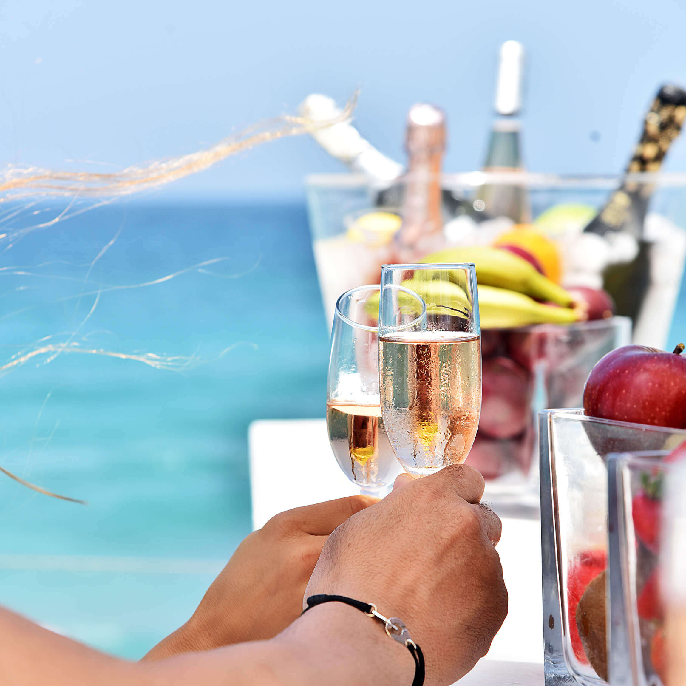 THE AMBIANCE & SETTINGS