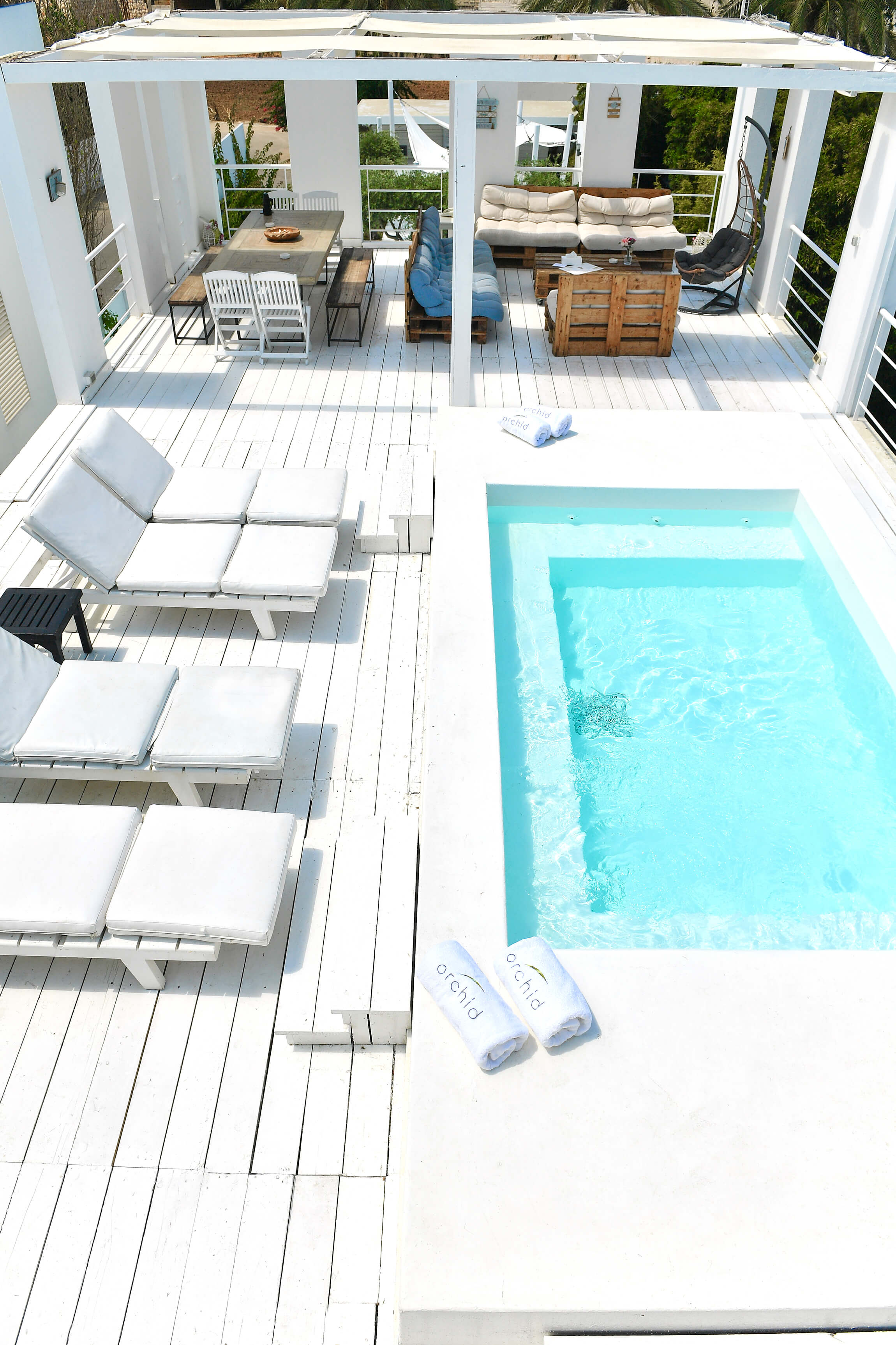 The Ambiance & Settings