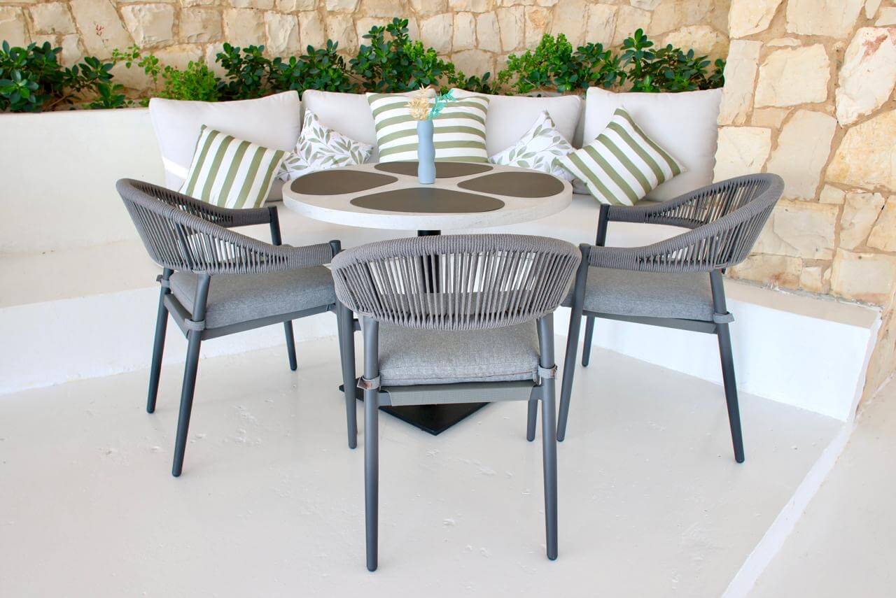 The Ambiance & Settings